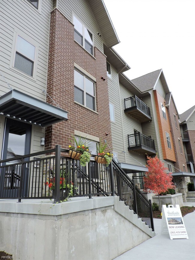 W135N7255 Lund Cir, Menomonee Falls, WI 53051 Condo for Rent in Menomonee Falls, WI