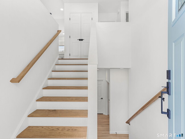 Building Photo - 1974 Kings Hwy