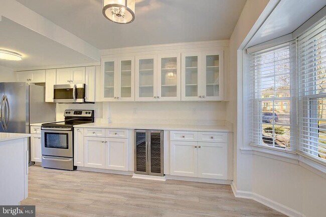 Building Photo - 1844 Sharwood Pl