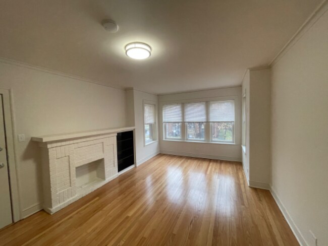 Photo - 7252 N Hamilton Ave Apartment