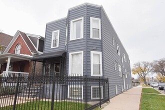 Building Photo - 3734 W Wabansia Ave