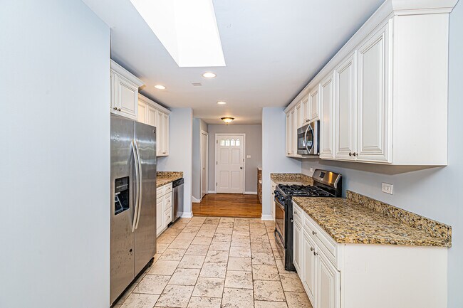 Foto del edificio - 1767 E Cree Ln