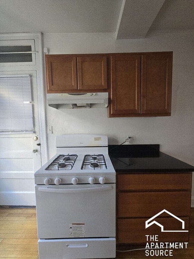 Building Photo - 907 Elmwood Ave