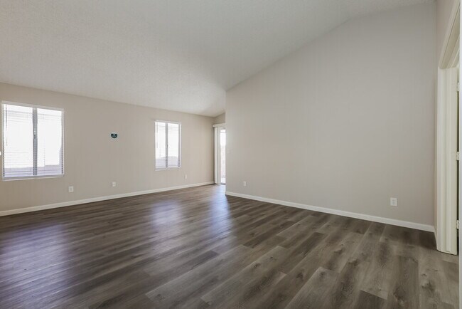 Building Photo - 6359 W Delmonico Ln