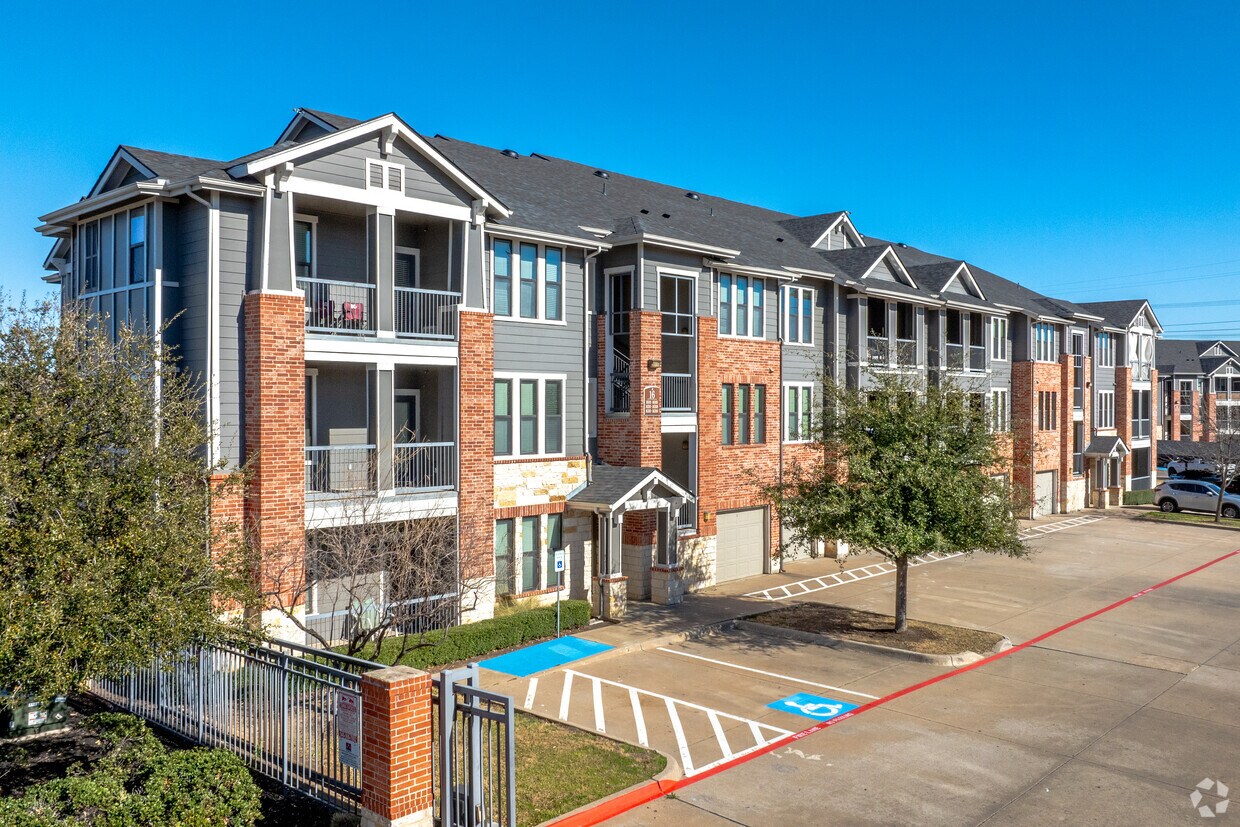 Platinum Castle Hills Alquileres en Lewisville, TX