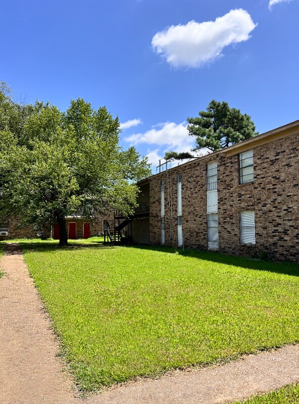 Foto del edificio - 2411 Talonwood Dr