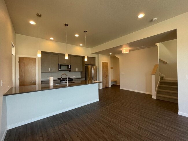 Building Photo - Just reduced $2295! LOVELY 2 BED/2.5 BATH Great location near Boulder!