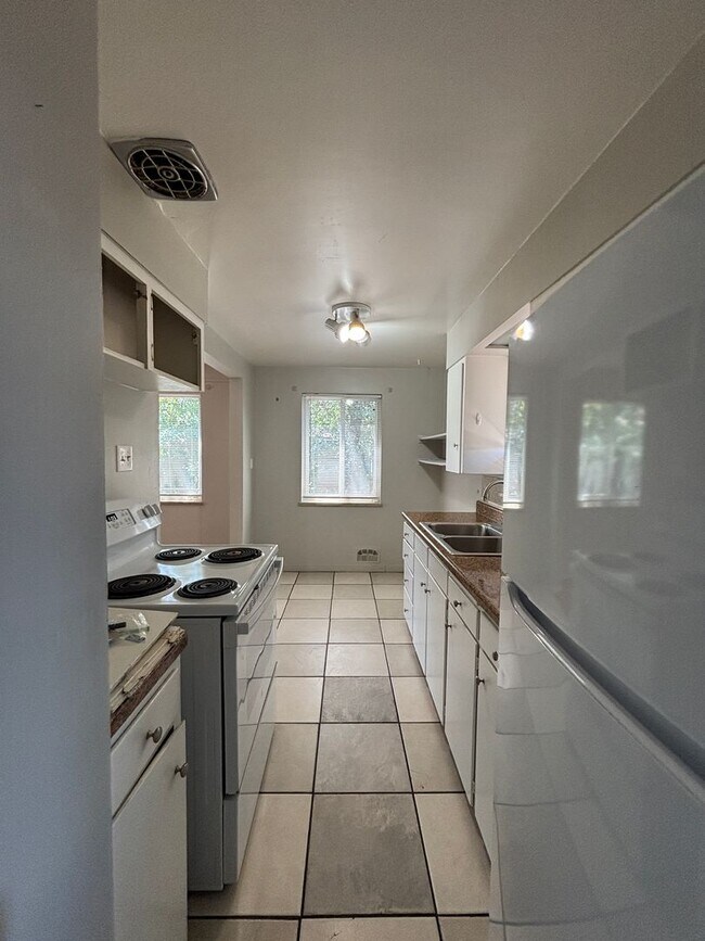 Foto del edificio - 935 Winona Ct