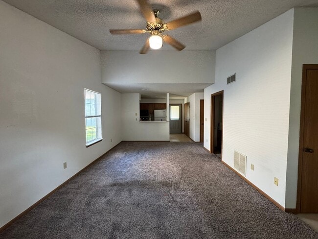 Building Photo - 3570-3572-3572 Prescott Dr