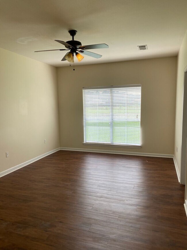 Building Photo - Must see this Beautiful 3/2 home in Southp...