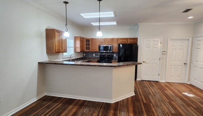 Building Photo - Welcome to this charming 3-bedroom, 2-bath...