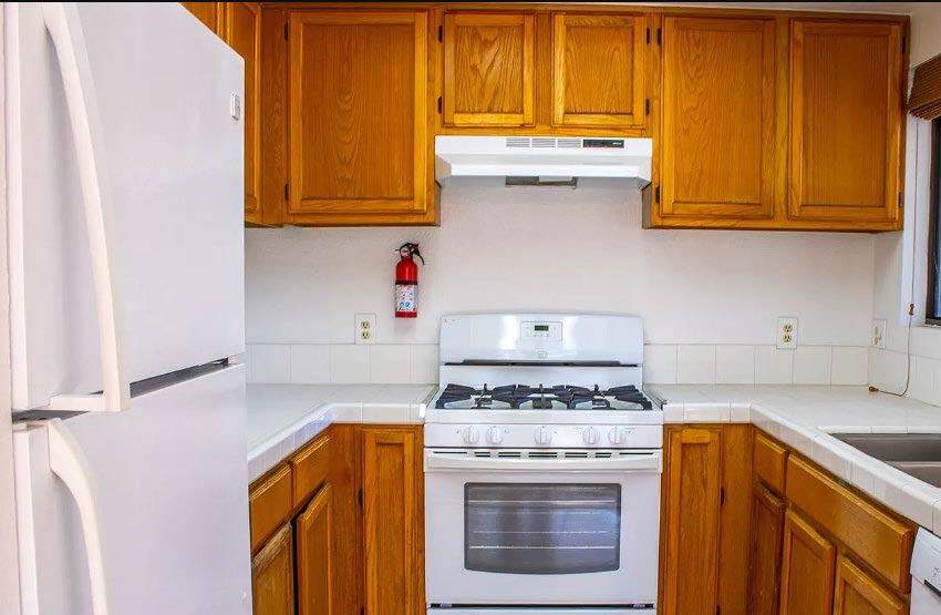 Kitchen - 45 Stenner St