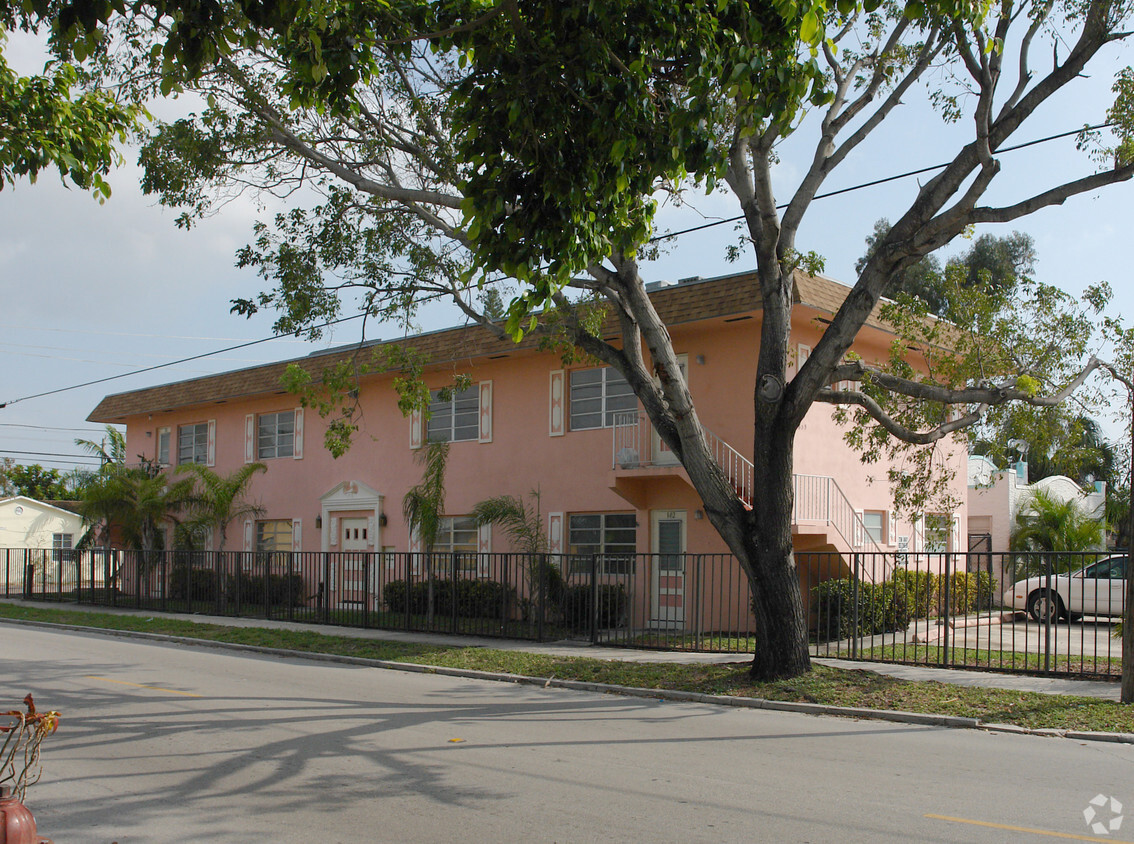 Building Photo - 1859 Lincoln St