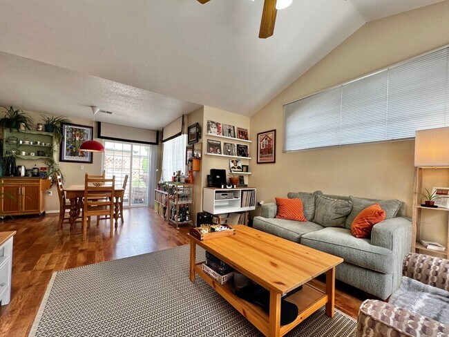 Building Photo - 3 bedroom 2 bathroom Condo in West Fort Co...