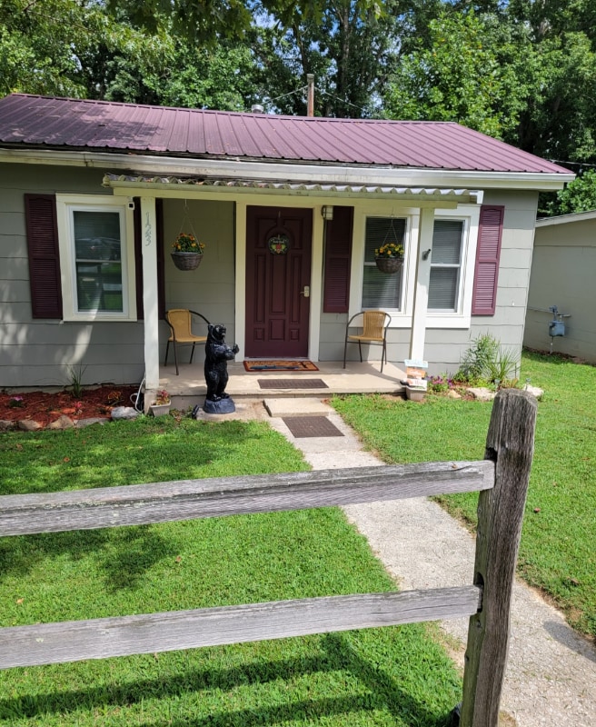 Primary Photo - 123 N Mapleton Dr