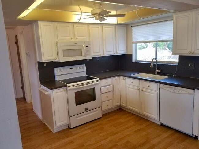 Foto del edificio - 10140 Glen Moor Ln