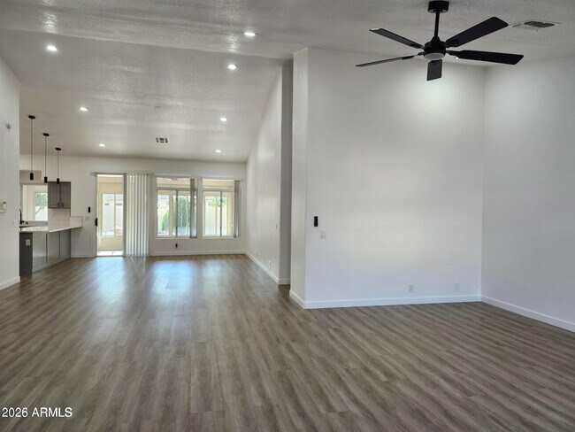 Foto del edificio - 8449 W Rockwood Dr