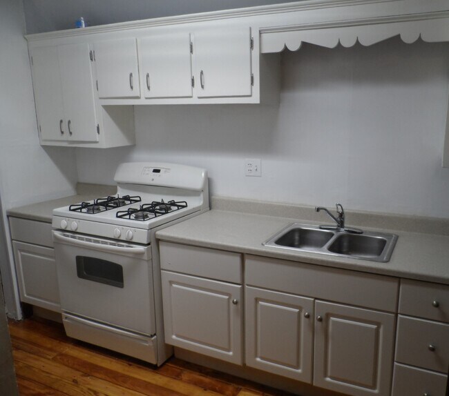 Building Photo - 427 Edgewood Ave