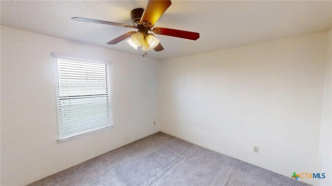 Foto del edificio - 3076 Carroll Dr