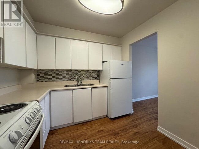 Building Photo - 158 Fitch St