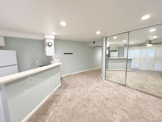 Building Photo - 5300 E Waverly Dr