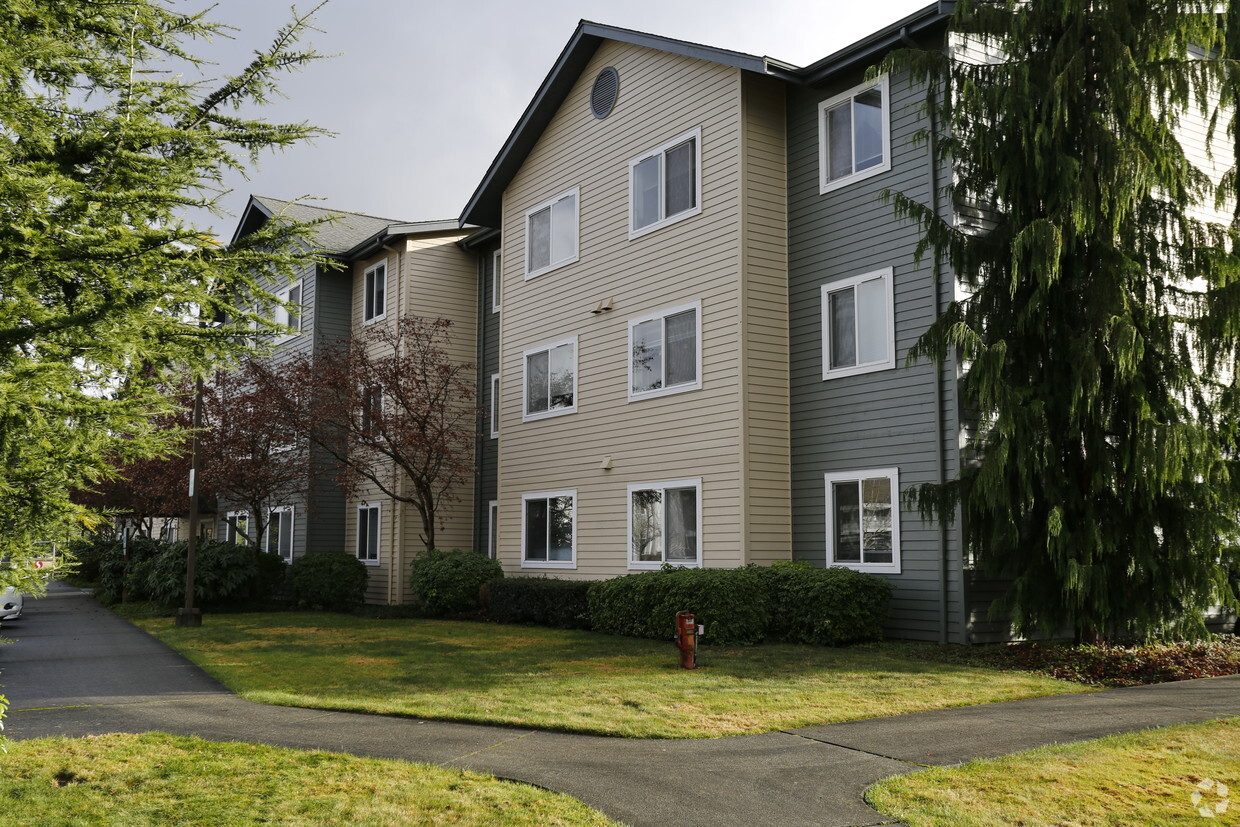 Silver Lake Everett Apartments