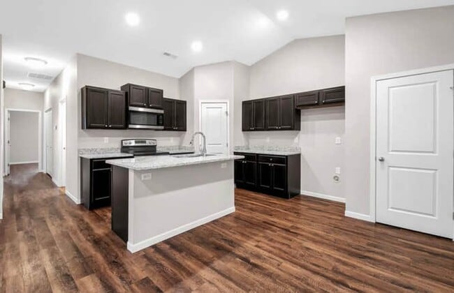 Building Photo - 454 S Longbranch Dr