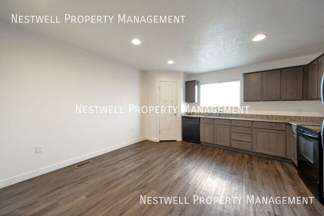 Building Photo - 734 E 550 S