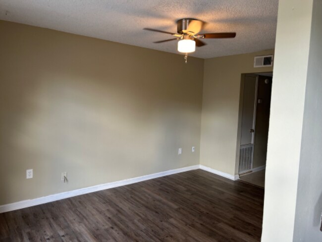 Building Photo - 25573 LA-16