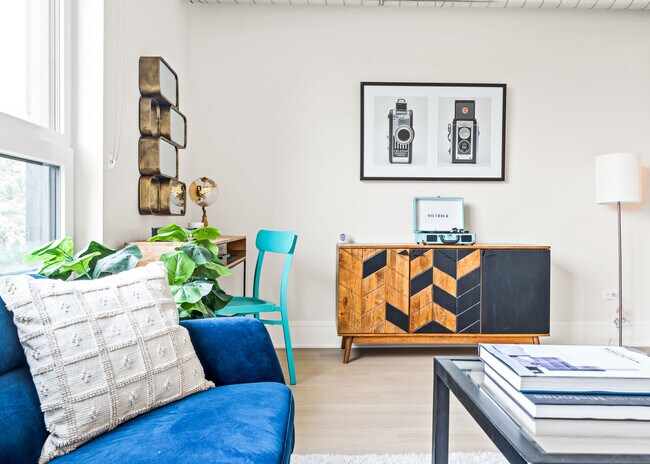 Foto del edificio - 2855 W Belden Ave