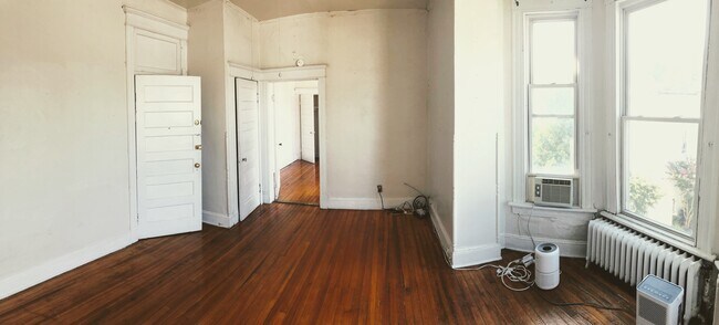 Living Room - 509 N Meadow St