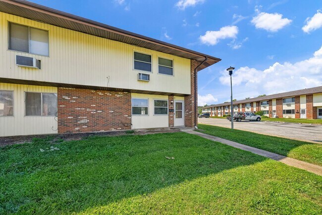 Building Photo - 7473 Hazelcrest Dr