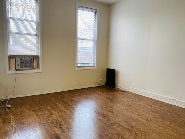 Building Photo - 1627 Summerfield St