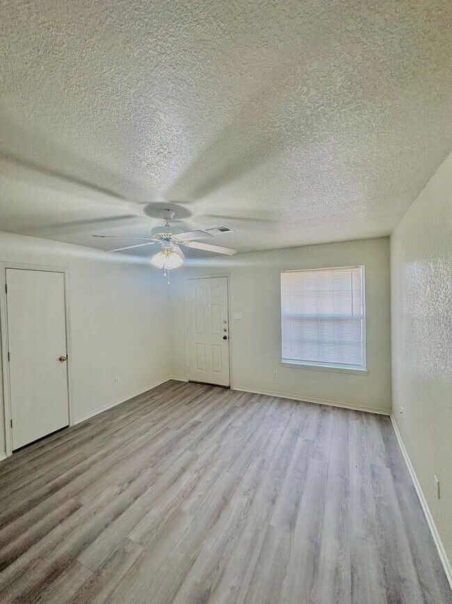 Building Photo - 2702 Edgefield St