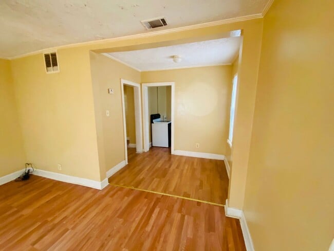 Building Photo - Single Family Home, nice back yard, downtown