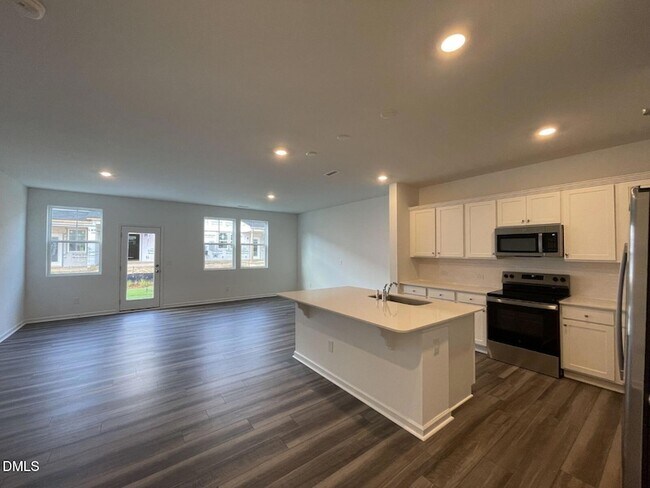 Foto del edificio - 213 Lily Patch Ln