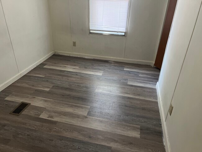 Building Photo - 4439 Betsy Ross Dr