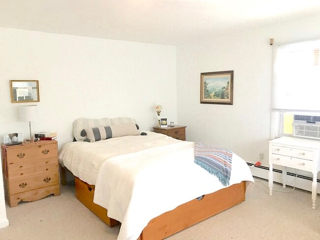 Building Photo - 21 Central St