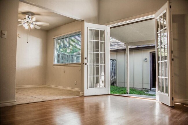 Foto del edificio - 1423 W Braker Ln