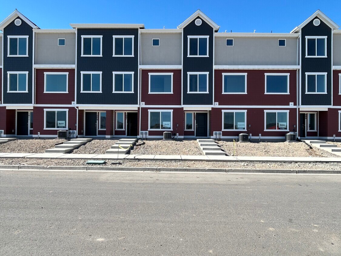 Primary Photo - 1007 E Seaside St