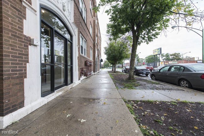 Foto del edificio - 1 br, 1 bath Apartment - 1735 W 79th St