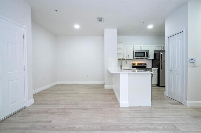 Foto del edificio - 1375 Lake Shadow Cir