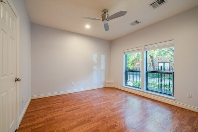 Building Photo - 1802 Rosalie St