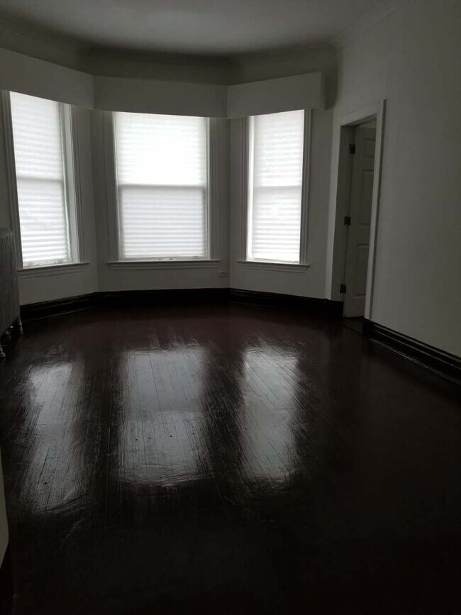 Foto del edificio - 7216 S Langley Ave