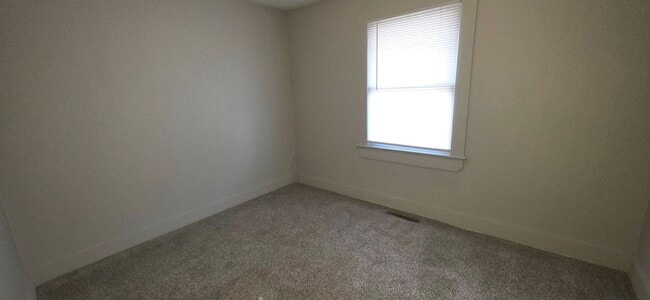 Building Photo - 4 Bedroom 2 Bathroom! $1195!