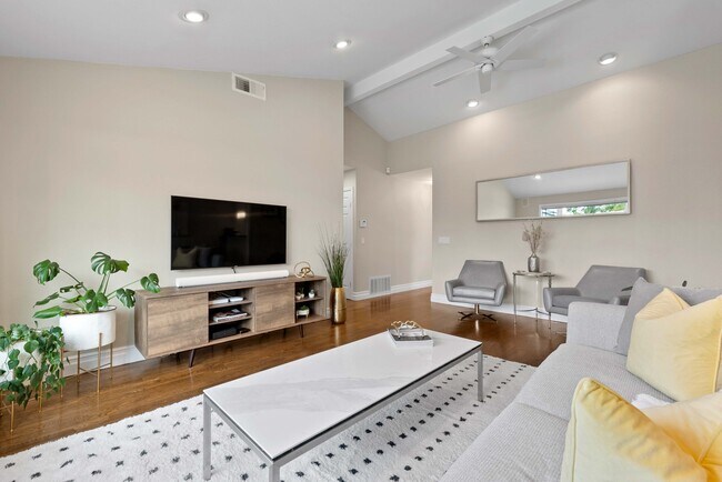 Building Photo - 841 W Latimer Ave