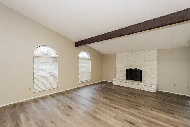 Foto del edificio - 4120 Hawthorn Ln