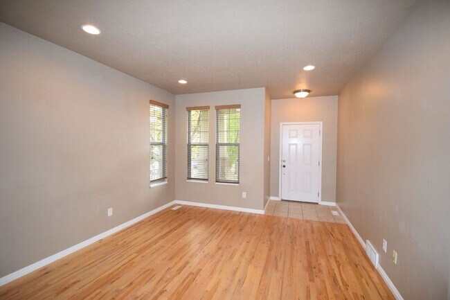 Foto del edificio - 10232 Oquirrh Lake Rd