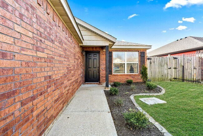 Foto del edificio - Charming 3-Bed Home in Rogers – Spacious Yard, Modern Comfort, Great Location