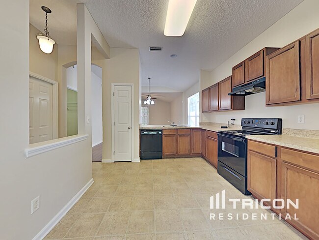 Foto del edificio - 4351 Campus Hills Cir
